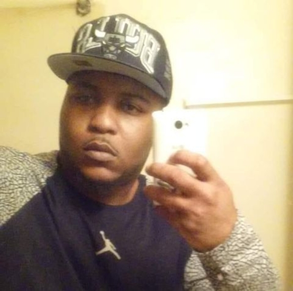 Profile Picture of Leonard Cool (@leonardcool59) on Poshmark