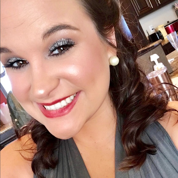 Profile Picture of Jodi Westberry (@jodiemory_2) on Poshmark