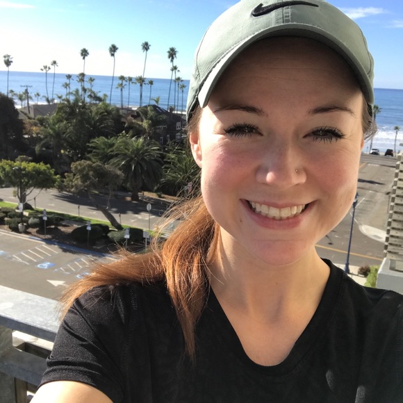 Profile Picture of Danielle Hochman (@daniellehochman) on Poshmark