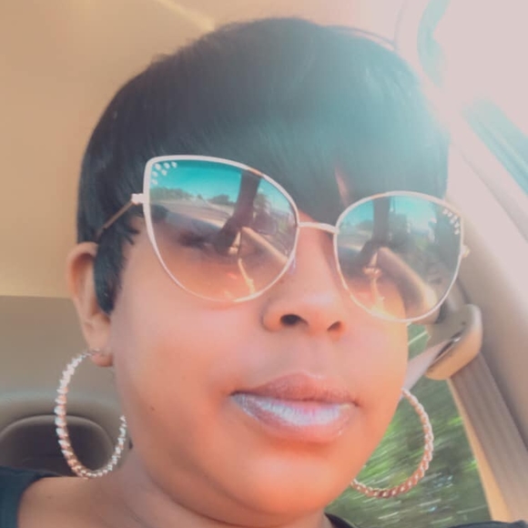 Profile Picture of Lavonne Lavonne (@latoyalmiller81) on Poshmark