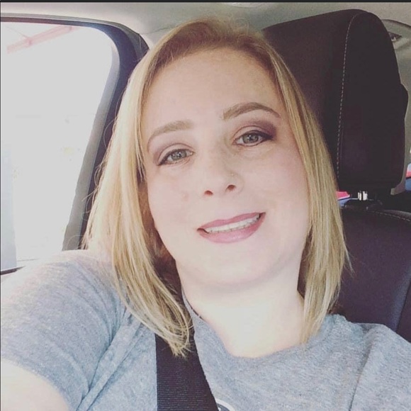 Profile Picture of Melissa Morgese (@mmorgese27) on Poshmark
