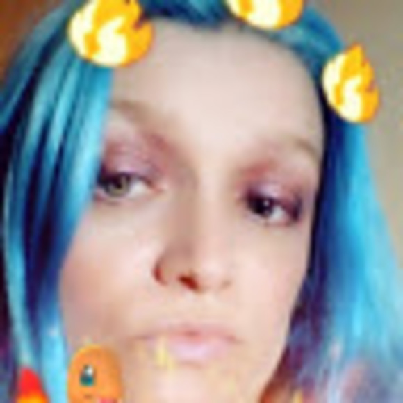 Profile Picture of Amanda Jewell (@ajewell990) on Poshmark