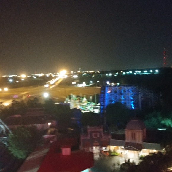 Profile Picture of Alissa Lara (@toolitliss) on Poshmark