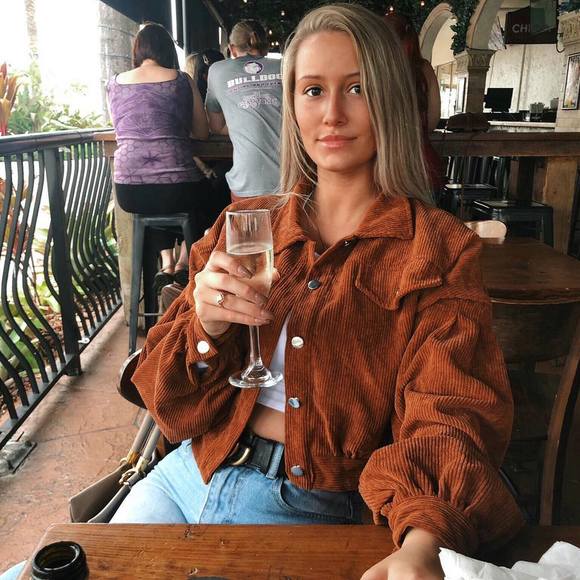 Profile Picture of Tori Pollock (@toripoll11) on Poshmark