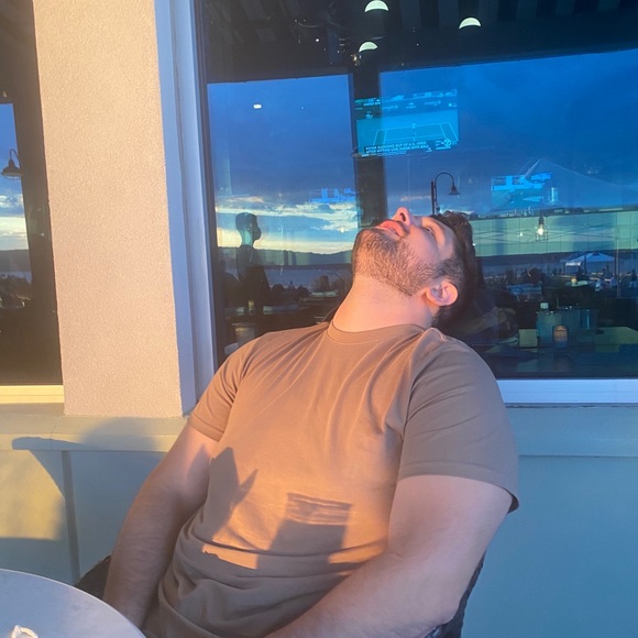 Profile Picture of Kenneth Roskosky (@kennethroskosky) on Poshmark