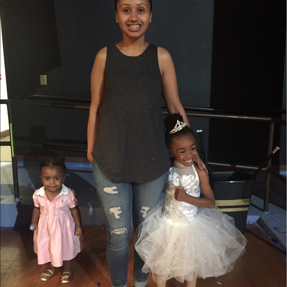 Stephanie Falola - Poshmark Profile Picture of Stephanie Falola (@stefalola) on Poshmark