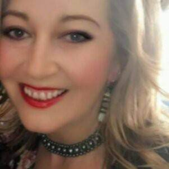 Profile Picture of Deborah Matthews (@debsm78) on Poshmark