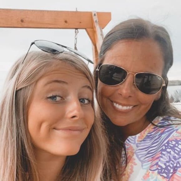 Profile Picture of Heather Page (@heatherpg) on Poshmark