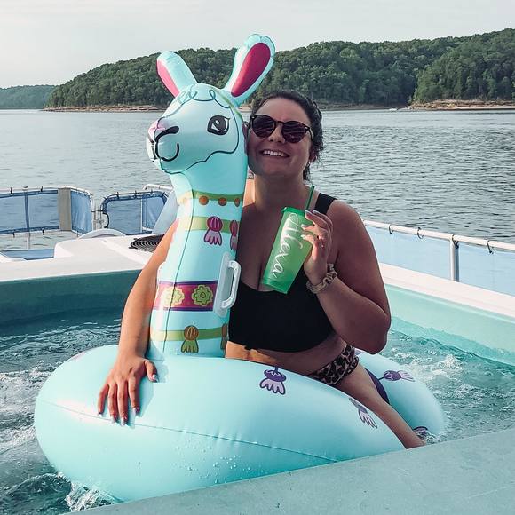 Profile Picture of Alexa Schulte (@lexpschulte) on Poshmark