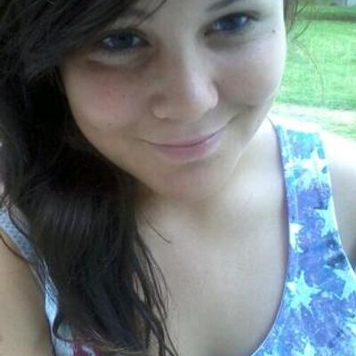 Profile Picture of Tania Benassi (@Cigarettttes) on Twitter