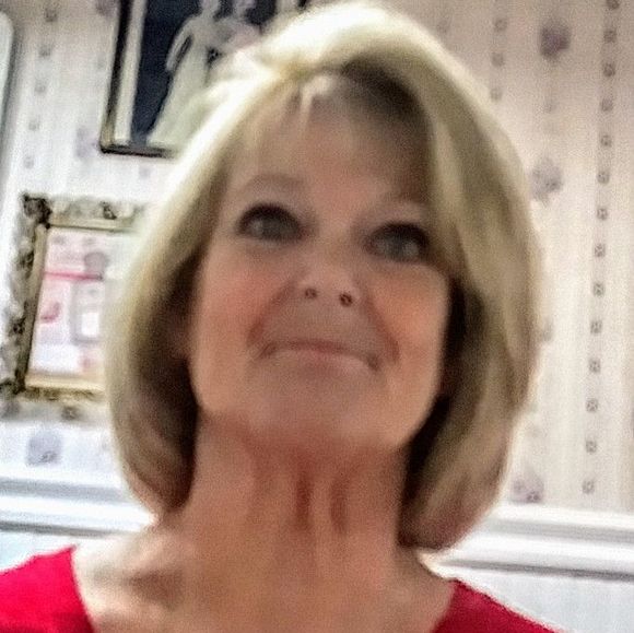 Profile Picture of Diana Rutter (@dianarutter) on Poshmark