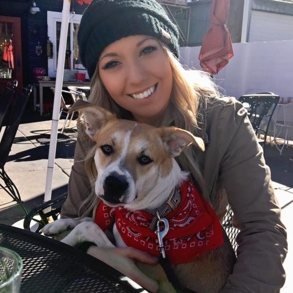 Profile Picture of Carly Dugger (@duggercarly) on Poshmark