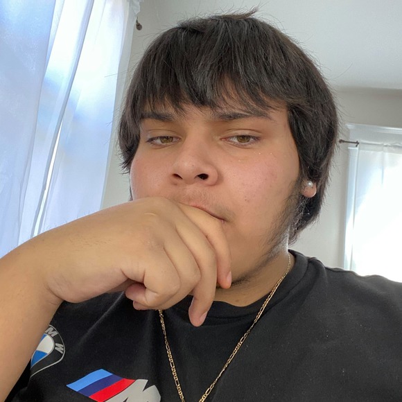 Profile Picture of Steve Diaz (@stevediaz250) on Poshmark