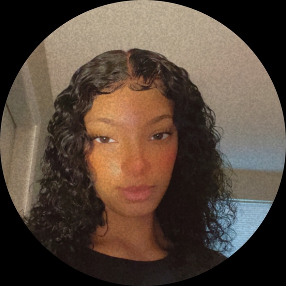 Profile Picture of Chyna Moore (@chynadahl319) on Poshmark