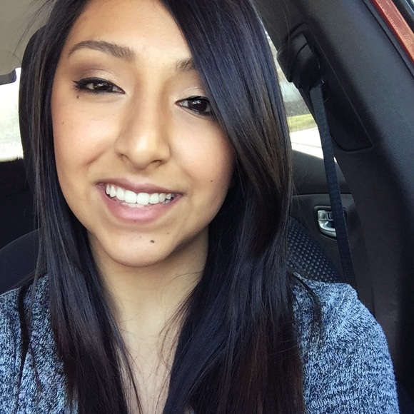 Profile Picture of Bianca Dominguez (@bianca_dom) on Poshmark