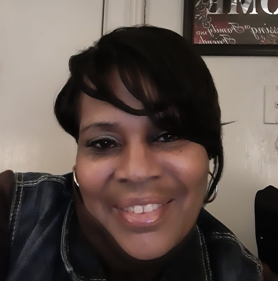 Profile Picture of Robin Joplin (@robinjoplin) on Poshmark