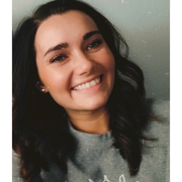 Profile Picture of Haley Farley (@haleyfarley) on Poshmark