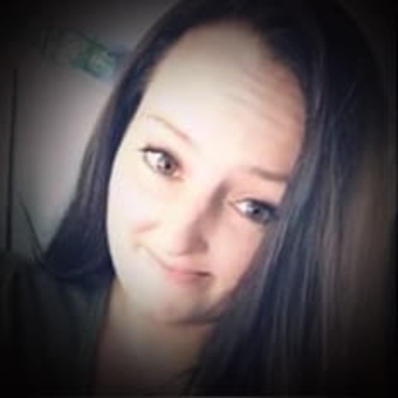 Profile Picture of Jenn Schiereck (@jenn08291981) on Poshmark