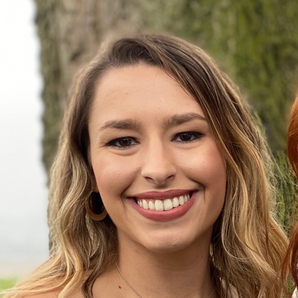 Profile Picture of Kristin Beard (@khbeard) on Poshmark