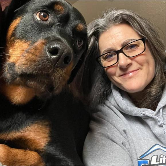 Profile Picture of Maria Havlik (@maria_havlik) on Poshmark