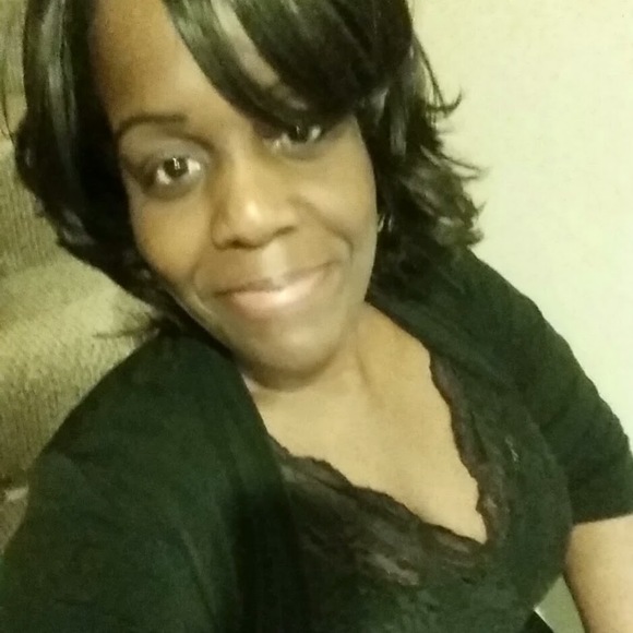 Profile Picture of Tanya Singleton (@tmarie21322) on Poshmark