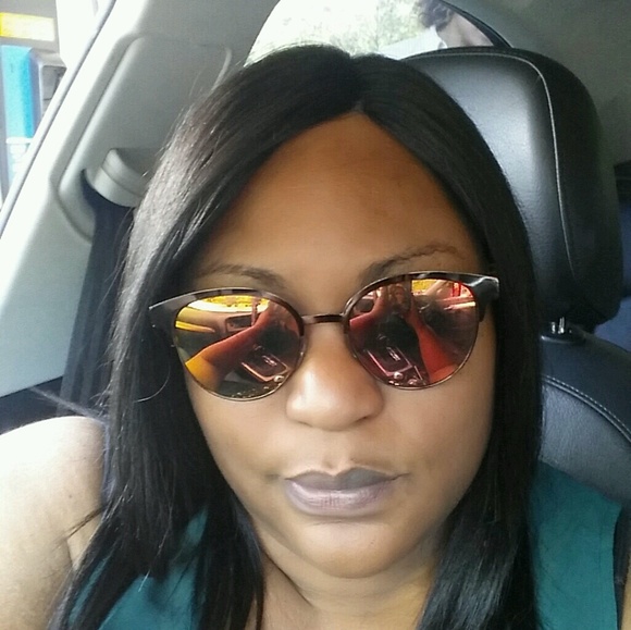 Profile Picture of Joselyn Duval (@josyb36) on Poshmark