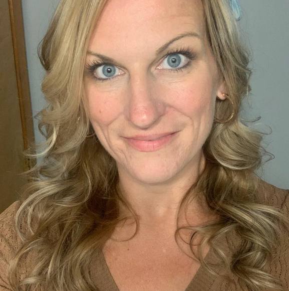 Profile Picture of Crystal Shipp-nix (@cnix0527) on Poshmark