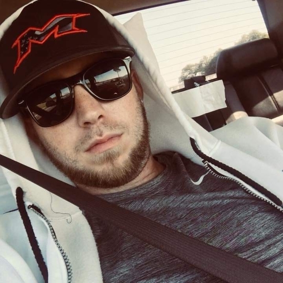 Profile Picture of Sean Oneill (@seanoneill768) on Poshmark