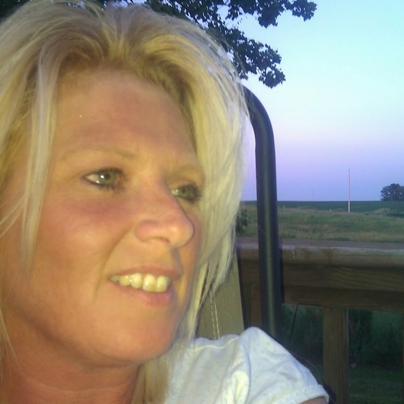 Profile Picture of Angie Allender (@aallender67) on Poshmark