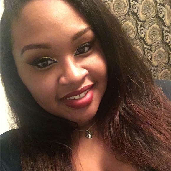 Profile Picture of Morandah Destouche (@morandahd) on Poshmark