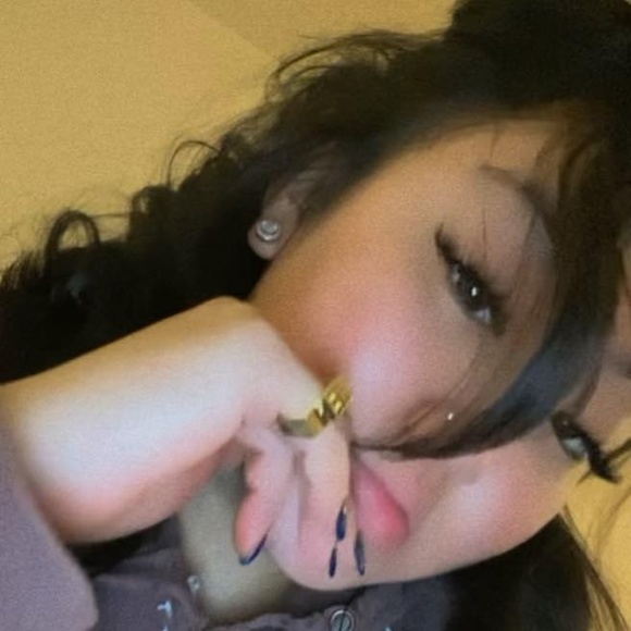 Jeni Lee - Poshmark Profile Picture of Jeni Lee (@x3kitakitty) on Poshmark