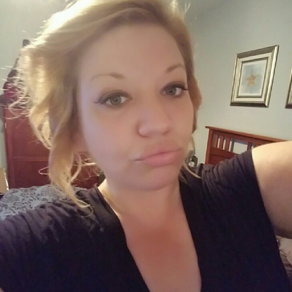 Profile Picture of Kristal Howell (@khowell35) on Poshmark