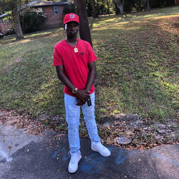 Profile Picture of Metroo Mcilwain (@kemeyusm) on Poshmark