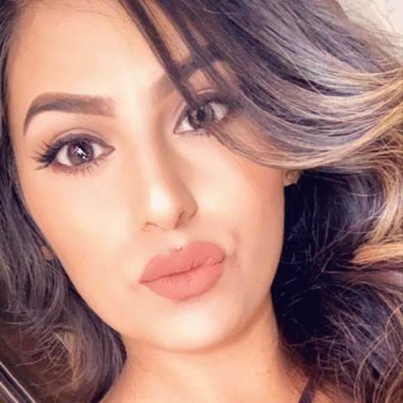 Profile Picture of Marie Ballejos (@marieballejos) on Poshmark