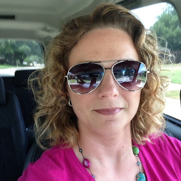 Profile Picture of Michelle Buffham (@mbuffham) on Poshmark