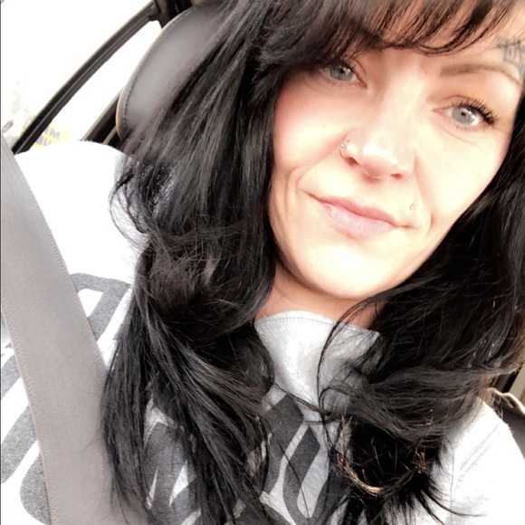 Profile Picture of Amanda Bannister (@ajohb) on Poshmark