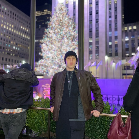 Profile Picture of Alex Palacios (@alexmpalacios1) on Poshmark