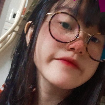 Profile Picture of Mia Huynh (@HuynhMia) on Twitter
