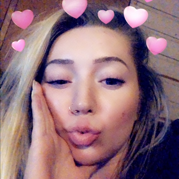 Profile Picture of Rebekah Kemper (@rebekahkemper) on Poshmark