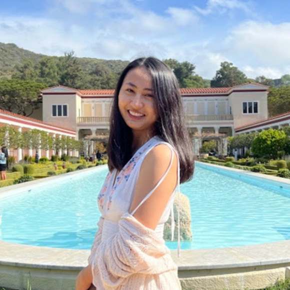 Profile Picture of Cathy Huynh (@cathyhuynh36) on Poshmark