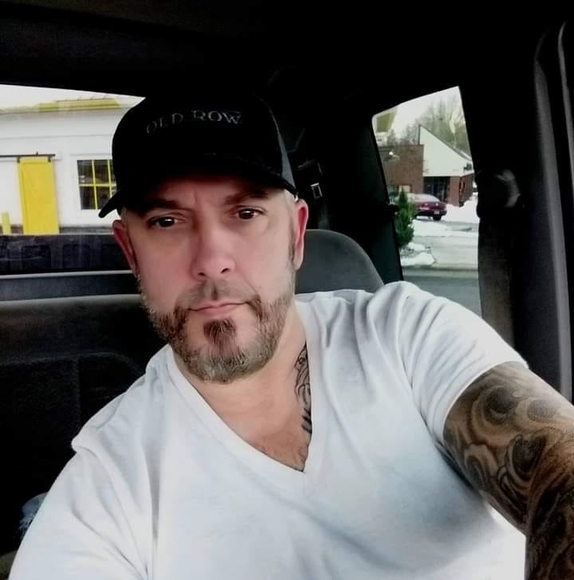 Profile Picture of David Cromer (@davidcromer) on Poshmark