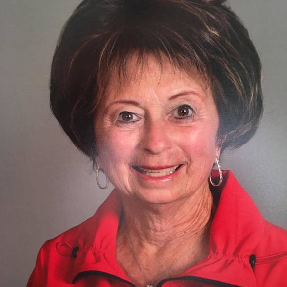 Profile Picture of Marilyn Marousek-chandler (@marilynmarousek) on Poshmark