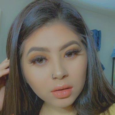 Profile Picture of Claudia Estrada (@Claudddiiiaaa_) on Twitter