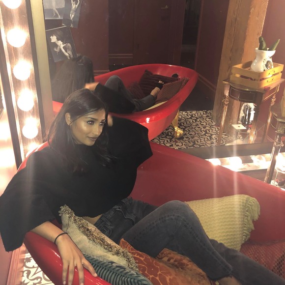 Profile Picture of Roselyn Thomas (@roselynthoma575) on Poshmark