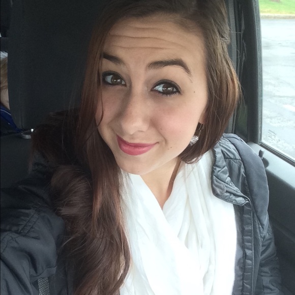 Andrea Keeney - Poshmark Profile Picture of Andrea Keeney (@andrealkeeney) on Poshmark