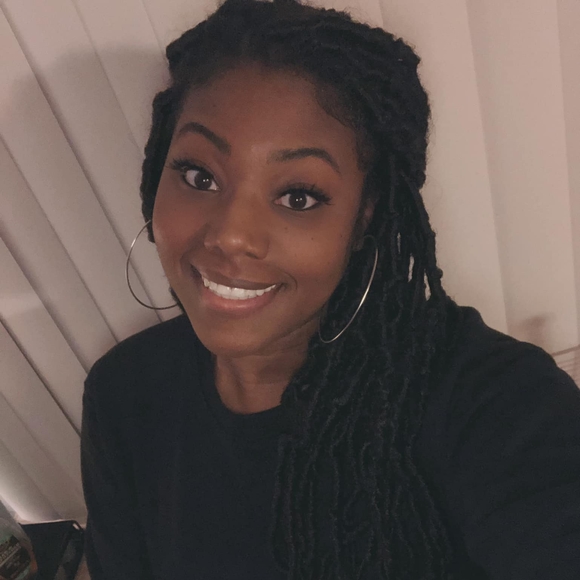Profile Picture of Karissa Singleton (@karissajoi2000) on Poshmark