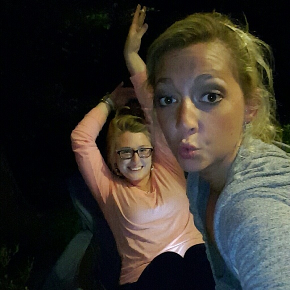 Profile Picture of Taylor Greer (@taytaygreer) on Poshmark