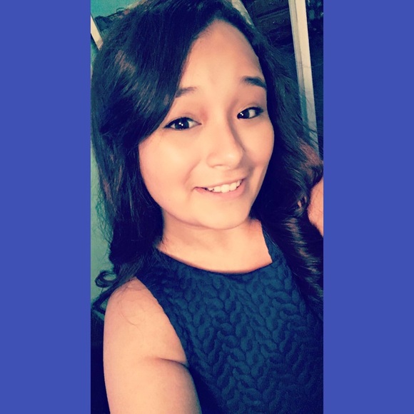 Profile Picture of Loretta Vasquez (@lorettanicole) on Poshmark