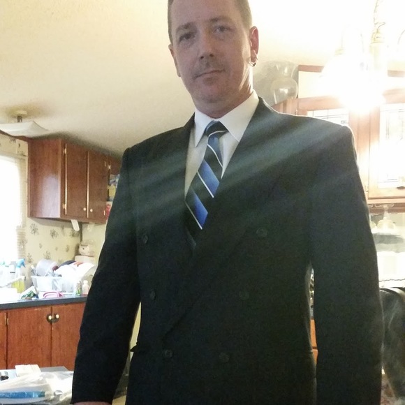 Profile Picture of Jonathan Totten (@jonathantotten) on Poshmark