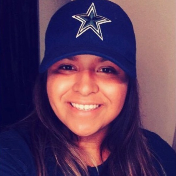 Profile Picture of Angela Alarcon (@anngie60) on Poshmark